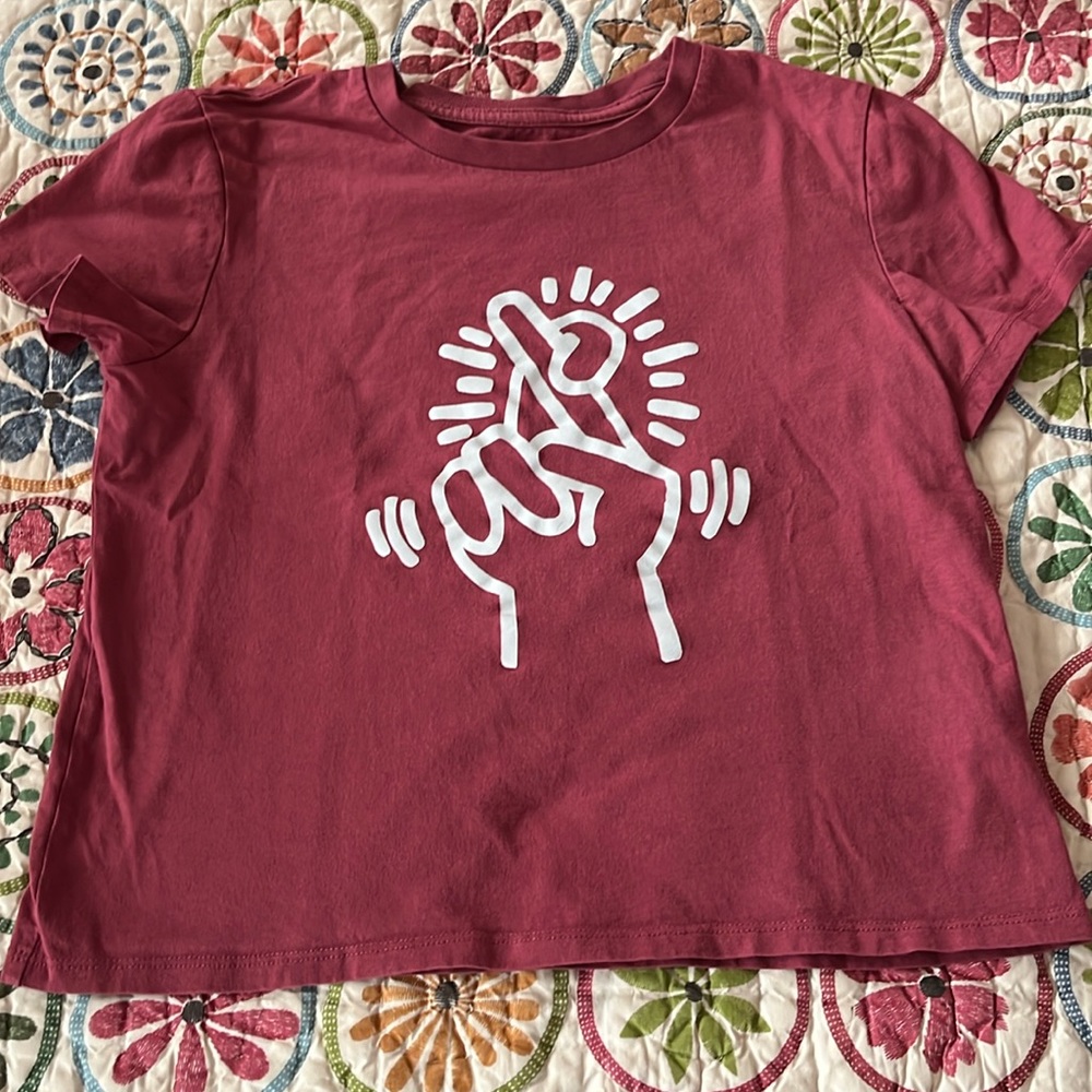 👚GAP artist collaboration Keith Harding Crossed Fingers crop T